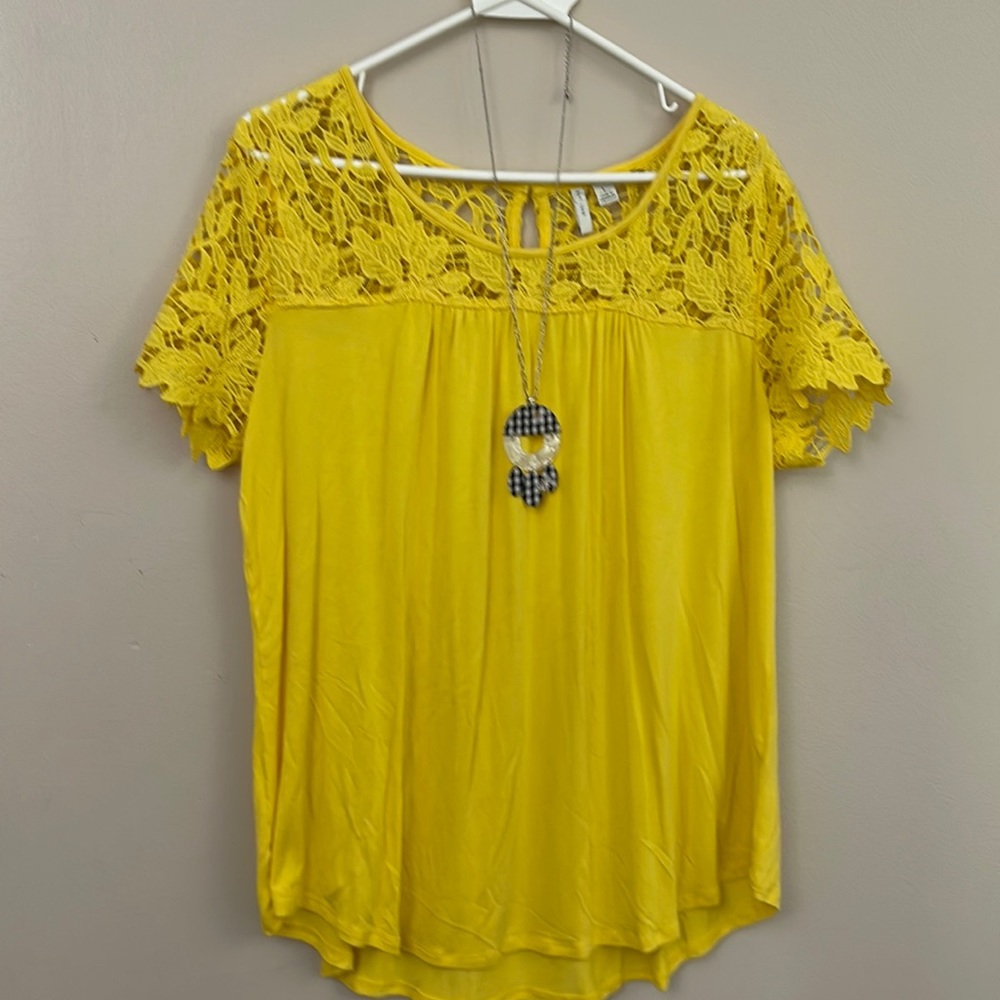 Yellow casual top. Size L